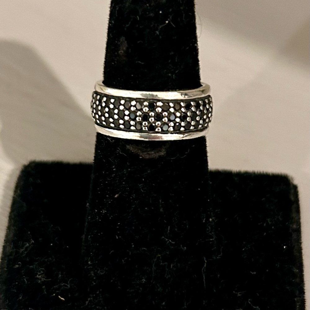 Silpada Sterling Silver and Black Spinel ring.
Size 6